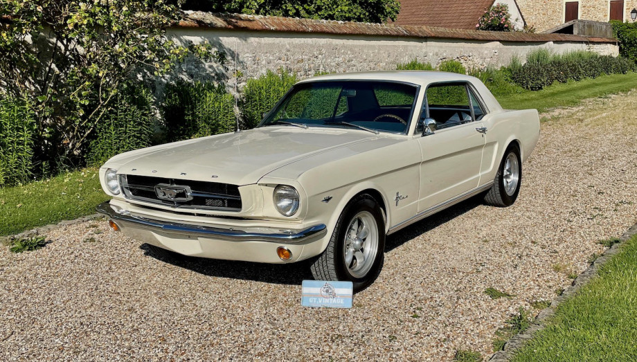 FORD MUSTANG 1964  1/2 COUPE 