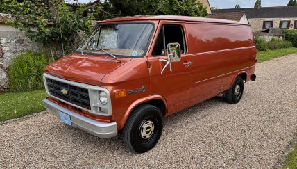 CHEVROLET CHEVY VAN G10 V8...