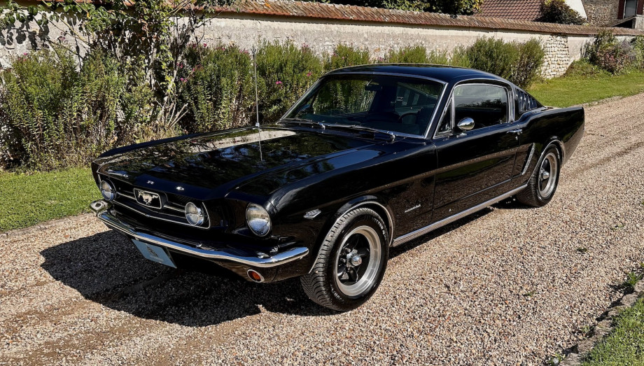 FORD MUSTANG 1965 FASTBACK V8