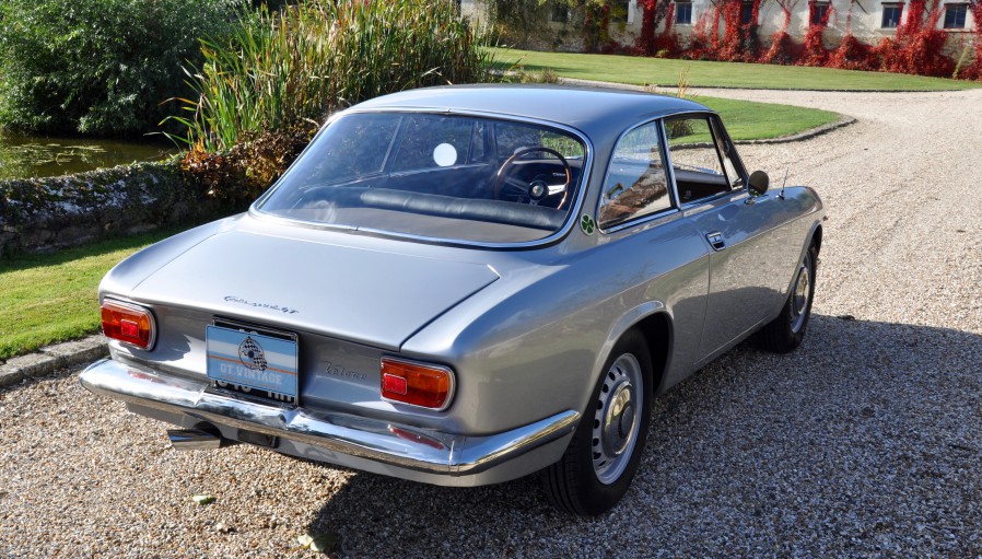 Alfa Romeo Giulia 1962 седан