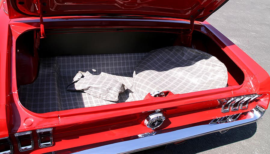 Ford mustang cabriolet coffre